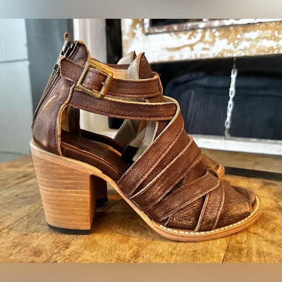 Freebird Chestnut Strappy Block Heels 👠 - Picture 3 of 8